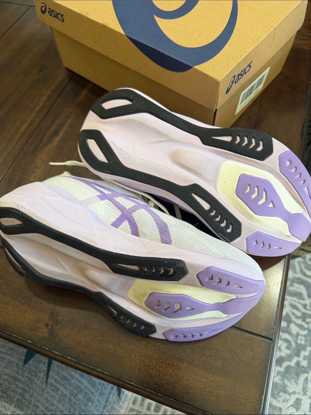 Asics Novablast 6. White Running Shoes with Lavender Accents. Women’s 8 Wide - Picture 3 of 6